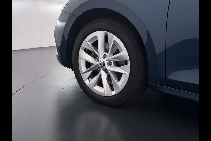 Škoda Octavia Combi 1.0TSI Pano.dak Trekhaak Adap.Cruise Stoelverwarming Navi Ecc Camera Apple Carplay Android Auto Pdc Business Edition Plus Keyless Elek.Achterklep DAB Lmv 17" Led P-Assist Virtual Cockpit Dealeronderhouden 1.300KG Trekgewicht Origineel Nederlandse Auto