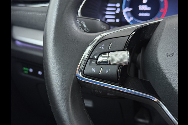 Škoda Octavia Combi 1.0TSI Pano.dak Trekhaak Adap.Cruise Stoelverwarming Navi Ecc Camera Apple Carplay Android Auto Pdc Business Edition Plus Keyless Elek.Achterklep DAB Lmv 17" Led P-Assist Virtual Cockpit Dealeronderhouden 1.300KG Trekgewicht Origineel Nederlandse Auto