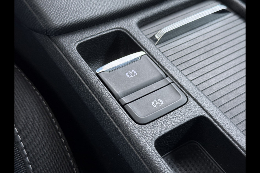 Škoda Octavia Combi 1.0TSI Pano.dak Trekhaak Adap.Cruise Stoelverwarming Navi Ecc Camera Apple Carplay Android Auto Pdc Business Edition Plus Keyless Elek.Achterklep DAB Lmv 17" Led P-Assist Virtual Cockpit Dealeronderhouden 1.300KG Trekgewicht Origineel Nederlandse Auto