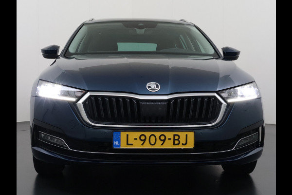 Škoda Octavia Combi 1.0TSI Pano.dak Trekhaak Adap.Cruise Stoelverwarming Navi Ecc Camera Apple Carplay Android Auto Pdc Business Edition Plus Keyless Elek.Achterklep DAB Lmv 17" Led P-Assist Virtual Cockpit Dealeronderhouden 1.300KG Trekgewicht Origineel Nederlandse Auto