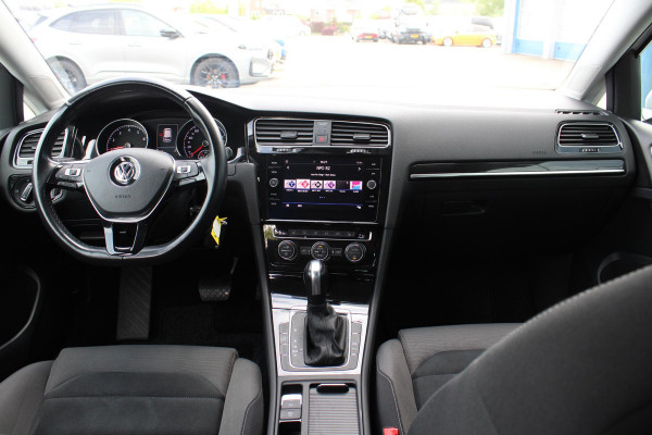 Volkswagen Golf 1.5 TSI Highline Business R | Alcantara Bekleding | Adaptive Cruise Control | Stoelverwarming | Climate Control | Navigatie | Parkeersensoren |
