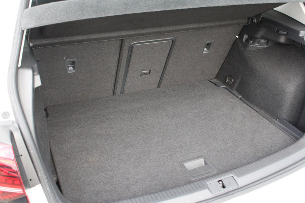 Volkswagen Golf 1.5 TSI Highline Business R | Alcantara Bekleding | Adaptive Cruise Control | Stoelverwarming | Climate Control | Navigatie | Parkeersensoren |