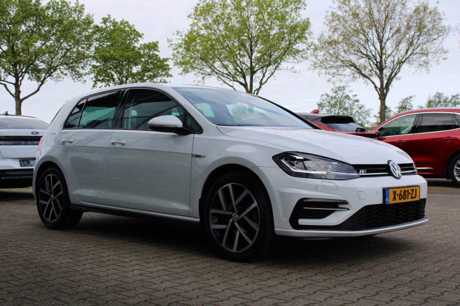 Volkswagen Golf 1.5 TSI Highline Business R | Alcantara Bekleding | Adaptive Cruise Control | Stoelverwarming | Climate Control | Navigatie | Parkeersensoren |
