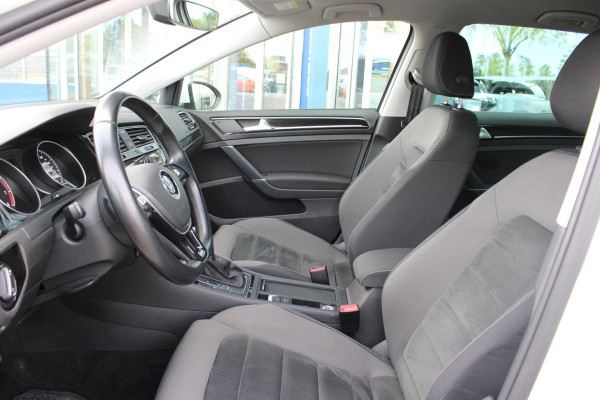 Volkswagen Golf 1.5 TSI Highline Business R | Alcantara Bekleding | Adaptive Cruise Control | Stoelverwarming | Climate Control | Navigatie | Parkeersensoren |