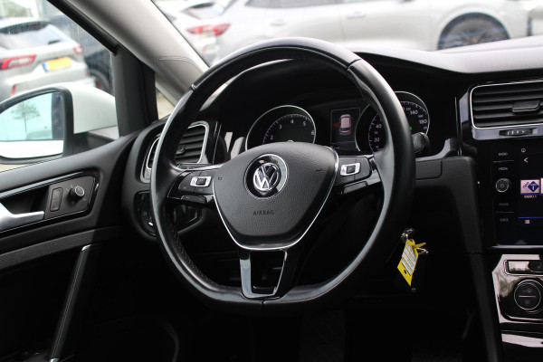 Volkswagen Golf 1.5 TSI Highline Business R | Alcantara Bekleding | Adaptive Cruise Control | Stoelverwarming | Climate Control | Navigatie | Parkeersensoren |