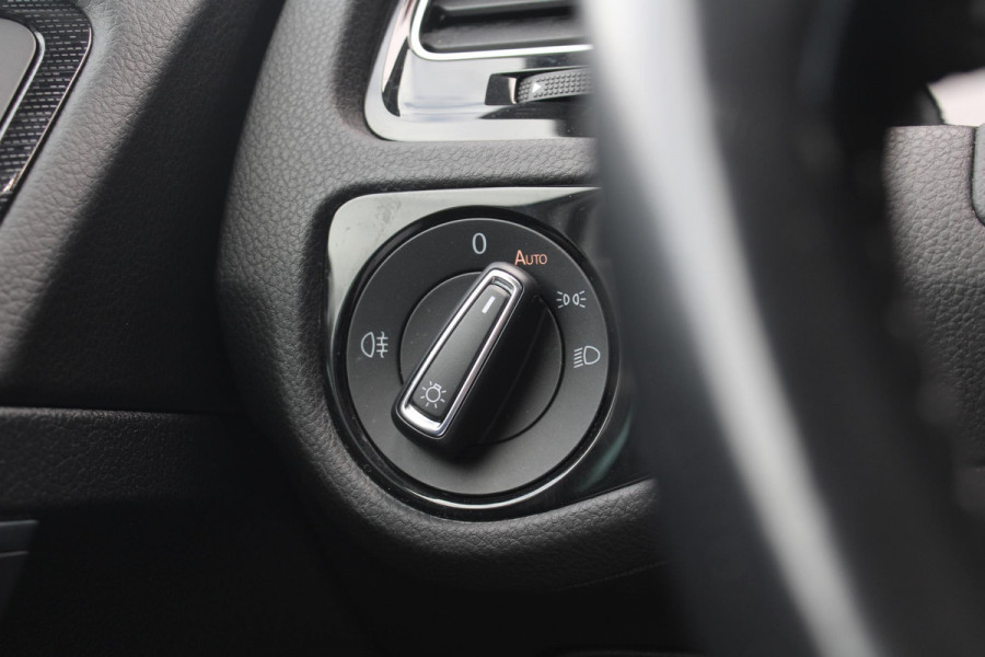 Volkswagen Golf 1.5 TSI Highline Business R | Alcantara Bekleding | Adaptive Cruise Control | Stoelverwarming | Climate Control | Navigatie | Parkeersensoren |