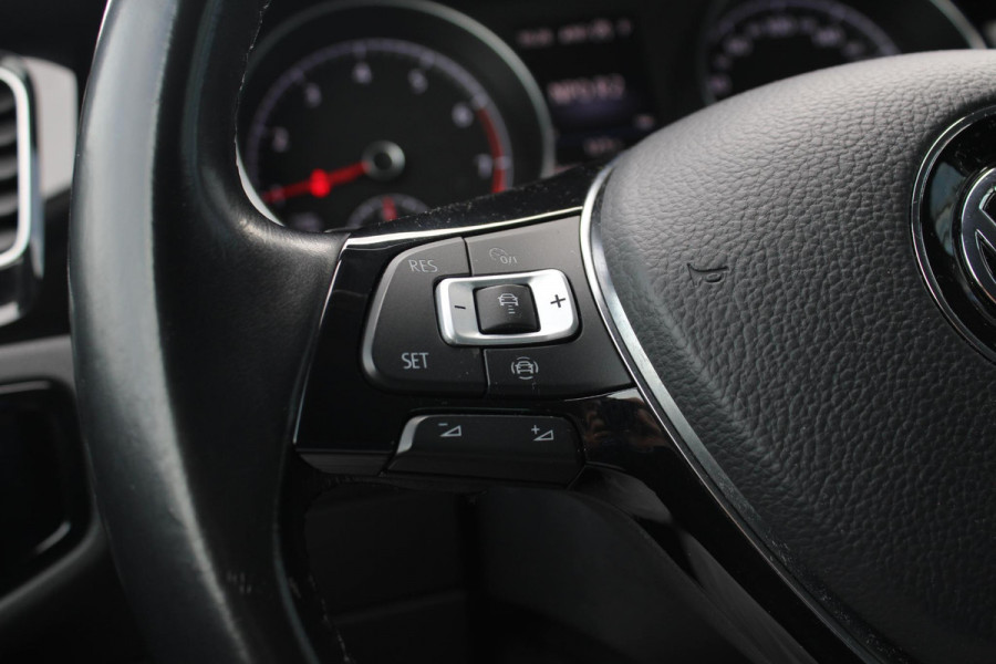 Volkswagen Golf 1.5 TSI Highline Business R | Alcantara Bekleding | Adaptive Cruise Control | Stoelverwarming | Climate Control | Navigatie | Parkeersensoren |
