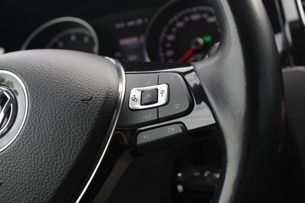 Volkswagen Golf 1.5 TSI Highline Business R | Alcantara Bekleding | Adaptive Cruise Control | Stoelverwarming | Climate Control | Navigatie | Parkeersensoren |