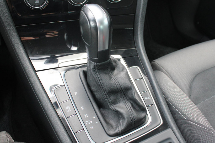Volkswagen Golf 1.5 TSI Highline Business R | Alcantara Bekleding | Adaptive Cruise Control | Stoelverwarming | Climate Control | Navigatie | Parkeersensoren |