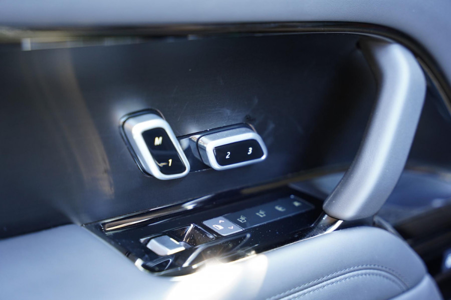 Land Rover Range Rover P 615 SV / Two-Tone Interieur / NL-Auto / BTW