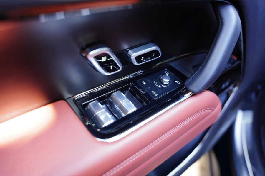 Land Rover Range Rover P 615 SV / Two-Tone Interieur / NL-Auto / BTW
