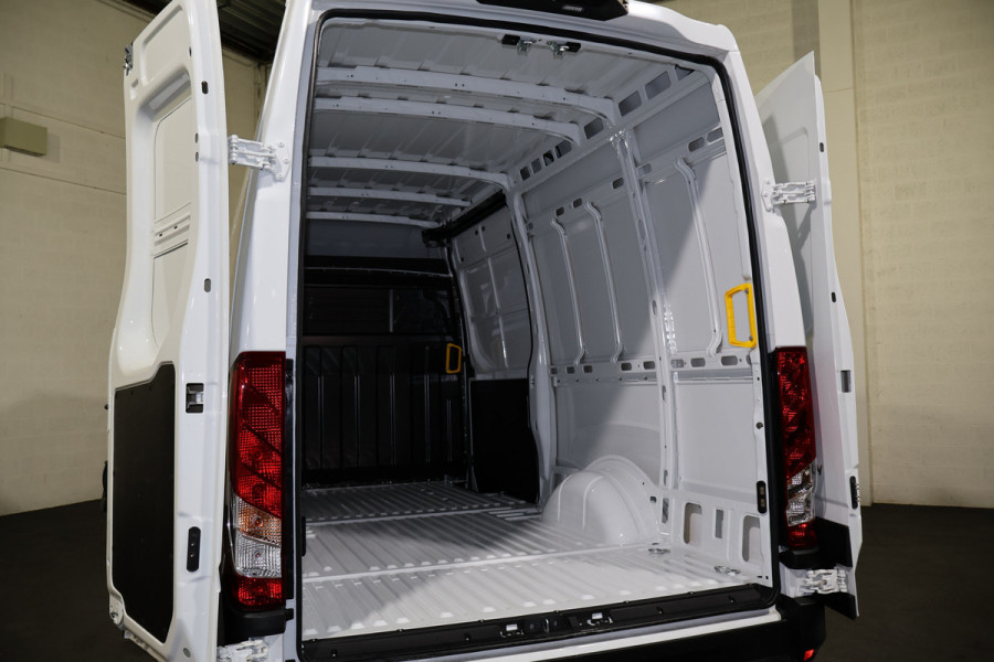 Iveco Daily 35S21 3.0 210pk Hi-Matic Automaat Navigatie Camera