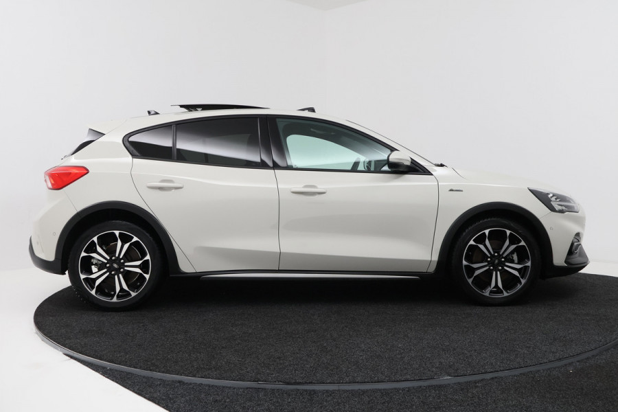 Ford Focus 1.5 EcoBoost Active Business (PANORAMADAK STOEL-/STUURVERWARMING, CAMERA, TREKHAAK, AUTOPILOT, HEAD-UP, ADAPTIVE)