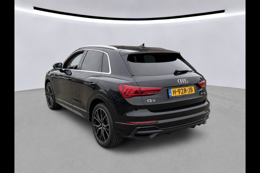 Audi Q3 35 TFSI S Line Pro Line S S-Line | Panoramadak | Stoelverwarming | Camera | Cruise Control | Apple Carplay | Dodehoekdetectie | Navigatie | Parkeersensoren |