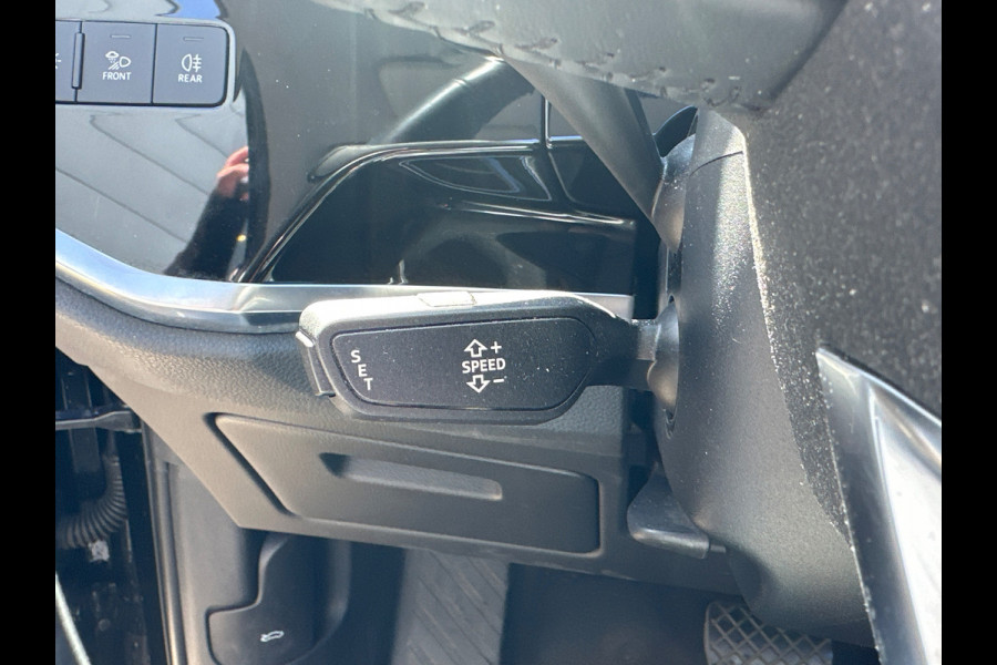 Audi Q3 35 TFSI S Line Pro Line S S-Line | Panoramadak | Stoelverwarming | Camera | Cruise Control | Apple Carplay | Dodehoekdetectie | Navigatie | Parkeersensoren |