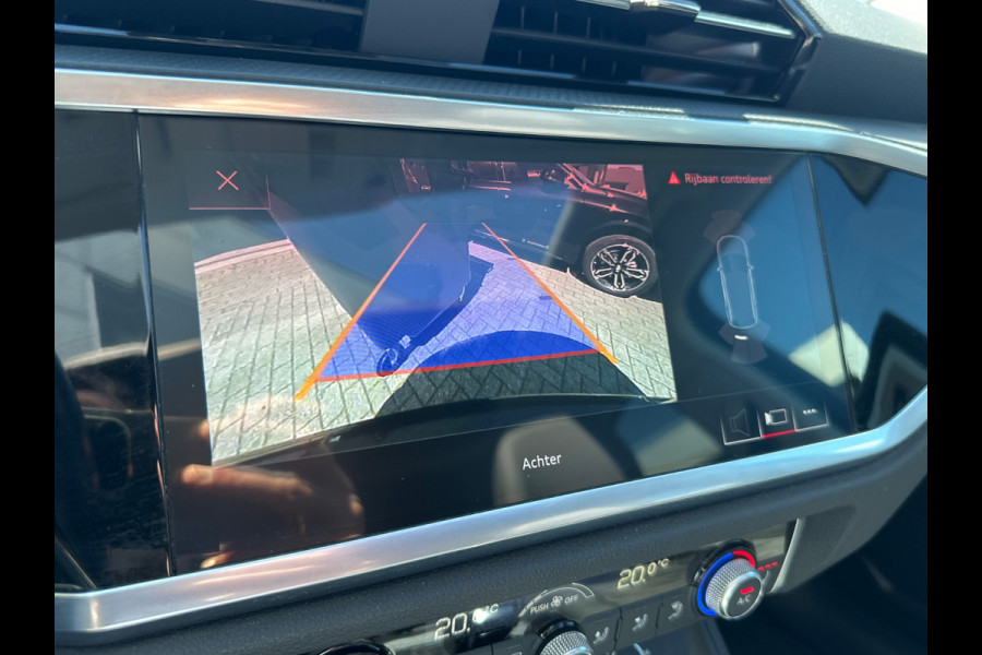 Audi Q3 35 TFSI S Line Pro Line S S-Line | Panoramadak | Stoelverwarming | Camera | Cruise Control | Apple Carplay | Dodehoekdetectie | Navigatie | Parkeersensoren |
