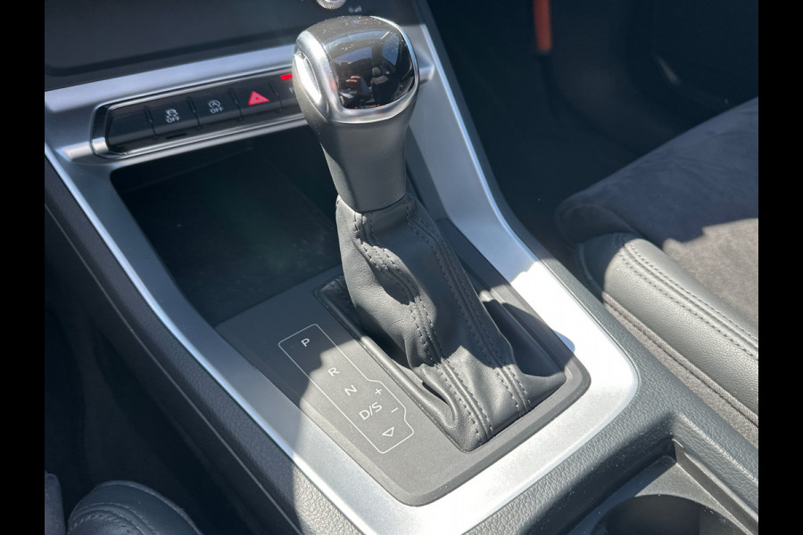 Audi Q3 35 TFSI S Line Pro Line S S-Line | Panoramadak | Stoelverwarming | Camera | Cruise Control | Apple Carplay | Dodehoekdetectie | Navigatie | Parkeersensoren |