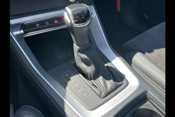 Audi Q3 35 TFSI S Line Pro Line S S-Line | Panoramadak | Stoelverwarming | Camera | Cruise Control | Apple Carplay | Dodehoekdetectie | Navigatie | Parkeersensoren |