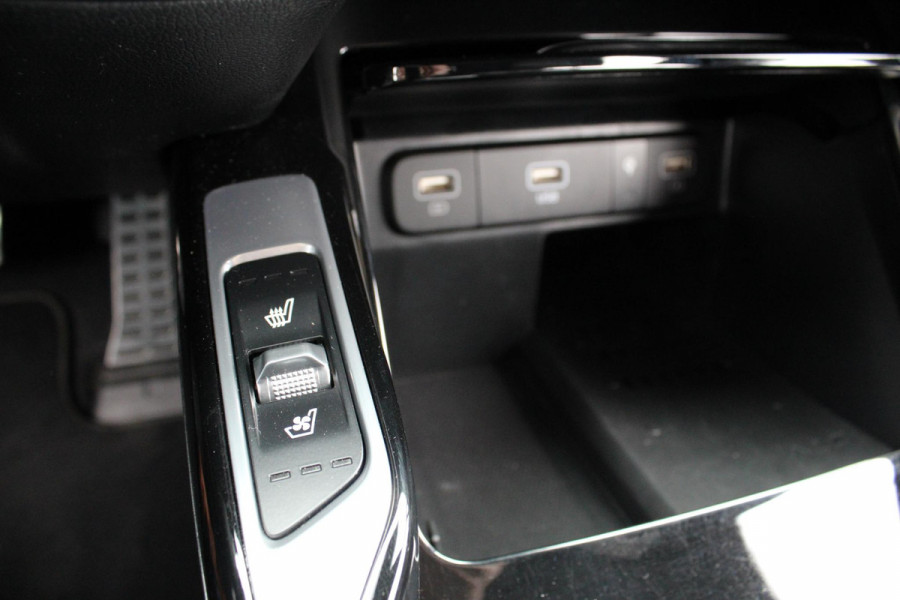 Kia Sorento 1.6 T-GDI Plug-in Hybrid 4WD ExecutiveLine 5p. 265 PK | Afneembare trekhaak | Panoramadak | 2 bandensets | Bestuurdersstoel Met Geheugen | BTW verrekenbaar | Dealer onderhouden