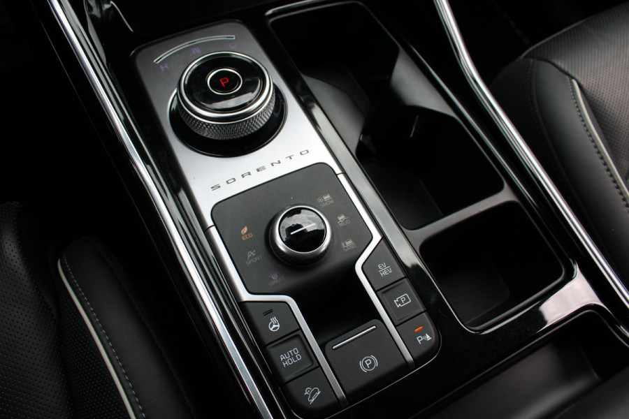 Kia Sorento 1.6 T-GDI Plug-in Hybrid 4WD ExecutiveLine 5p. 265 PK | Afneembare trekhaak | Panoramadak | 2 bandensets | Bestuurdersstoel Met Geheugen | BTW verrekenbaar | Dealer onderhouden