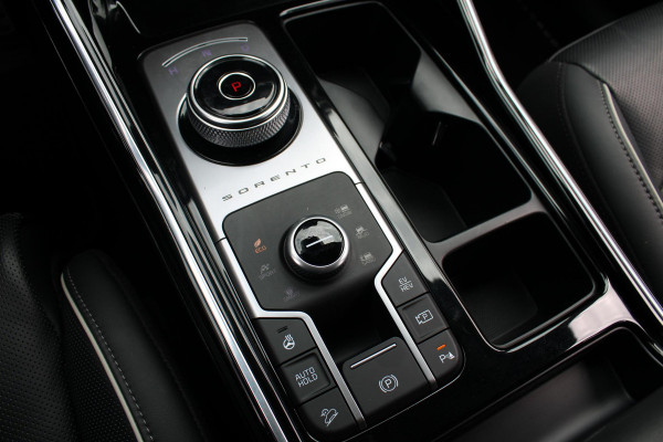 Kia Sorento 1.6 T-GDI Plug-in Hybrid 4WD ExecutiveLine 5p. 265 PK | Afneembare trekhaak | Panoramadak | 2 bandensets | Bestuurdersstoel Met Geheugen | BTW verrekenbaar | Dealer onderhouden