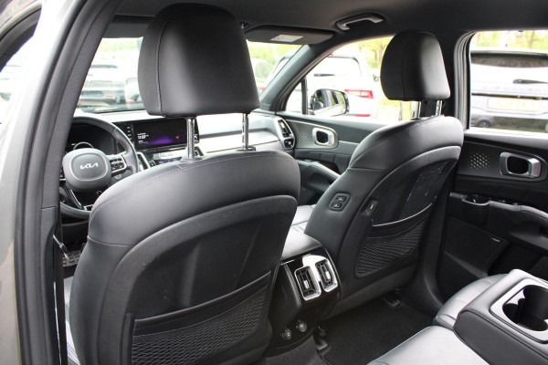 Kia Sorento 1.6 T-GDI Plug-in Hybrid 4WD ExecutiveLine 5p. 265 PK | Afneembare trekhaak | Panoramadak | 2 bandensets | Bestuurdersstoel Met Geheugen | BTW verrekenbaar | Dealer onderhouden