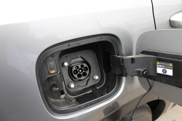 Kia Sorento 1.6 T-GDI Plug-in Hybrid 4WD ExecutiveLine 5p. 265 PK | Afneembare trekhaak | Panoramadak | 2 bandensets | Bestuurdersstoel Met Geheugen | BTW verrekenbaar | Dealer onderhouden
