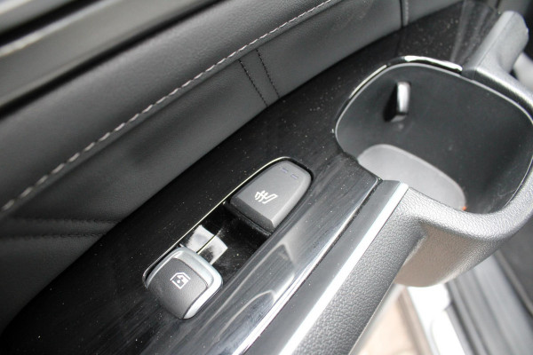 Kia Sorento 1.6 T-GDI Plug-in Hybrid 4WD ExecutiveLine 5p. 265 PK | Afneembare trekhaak | Panoramadak | 2 bandensets | Bestuurdersstoel Met Geheugen | BTW verrekenbaar | Dealer onderhouden