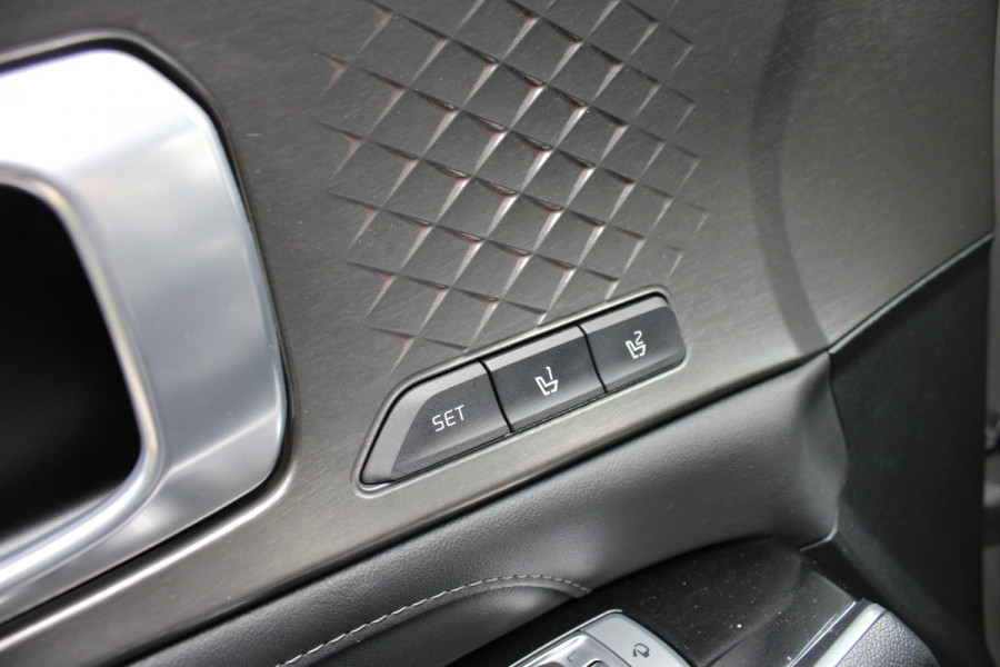 Kia Sorento 1.6 T-GDI Plug-in Hybrid 4WD ExecutiveLine 5p. 265 PK | Afneembare trekhaak | Panoramadak | 2 bandensets | Bestuurdersstoel Met Geheugen | BTW verrekenbaar | Dealer onderhouden