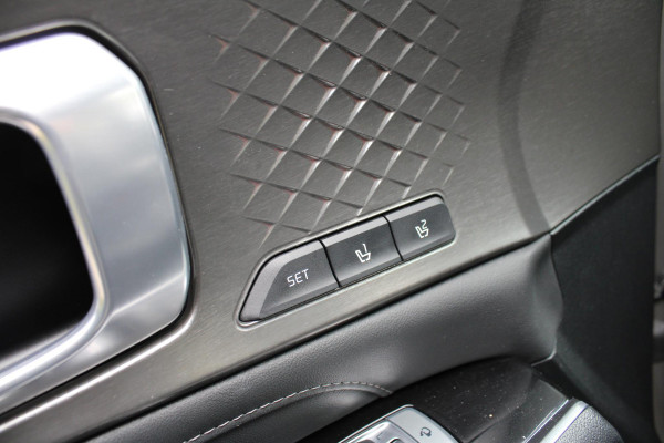 Kia Sorento 1.6 T-GDI Plug-in Hybrid 4WD ExecutiveLine 5p. 265 PK | Afneembare trekhaak | Panoramadak | 2 bandensets | Bestuurdersstoel Met Geheugen | BTW verrekenbaar | Dealer onderhouden