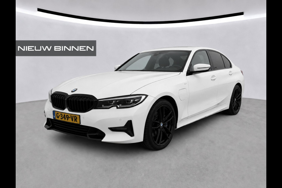 BMW 3-serie 330e eDrive Edition High Executive | Stoelverwarming | Navigatie | Apple Carplay | Parkeersensoren | Keyless | Cruise Control | LED | Leer | Trekhaak | Climate Control |