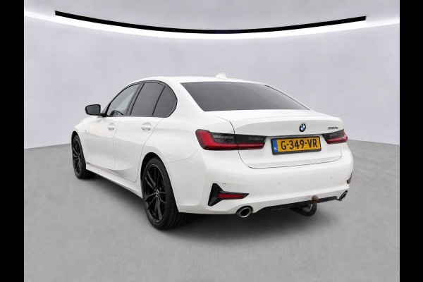 BMW 3-serie 330e eDrive Edition High Executive | Stoelverwarming | Navigatie | Apple Carplay | Parkeersensoren | Keyless | Cruise Control | LED | Leer | Trekhaak | Climate Control |