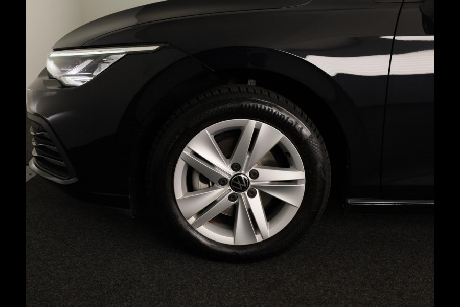 Volkswagen Golf Variant 1.0 eTSI Life | 110 pk Automaat (DSG) | Verlengde garantie | Navigatie | Parkeersensoren | Achteruitrijcamera | LED koplampen |17" All season banden |