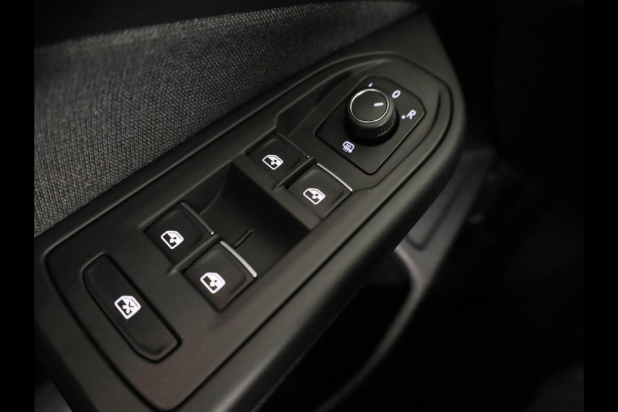 Volkswagen Golf Variant 1.0 eTSI Life | 110 pk Automaat (DSG) | Verlengde garantie | Navigatie | Parkeersensoren | Achteruitrijcamera | LED koplampen |17" All season banden |