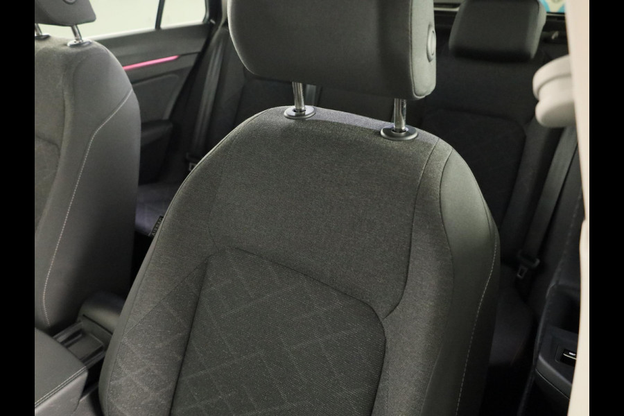 Volkswagen Golf Variant 1.0 eTSI Life | 110 pk Automaat (DSG) | Verlengde garantie | Navigatie | Parkeersensoren | Achteruitrijcamera | LED koplampen |17" All season banden |