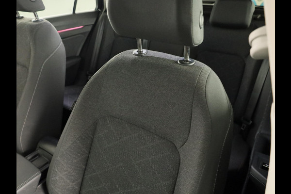 Volkswagen Golf Variant 1.0 eTSI Life | 110 pk Automaat (DSG) | Verlengde garantie | Navigatie | Parkeersensoren | Achteruitrijcamera | LED koplampen |17" All season banden |