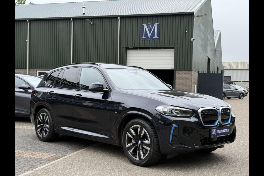 BMW iX3 Executive 80 kWh M-Sport |SOH 99% | ELEKTRISCHE TREKHAAK| ELEKTRISCHE ACHTERKLEP| PANORAMADAK| DRIVING ASSISTENT PROFESSIONAL| DODE HOEK SENSOR| STOELVERWARMING
