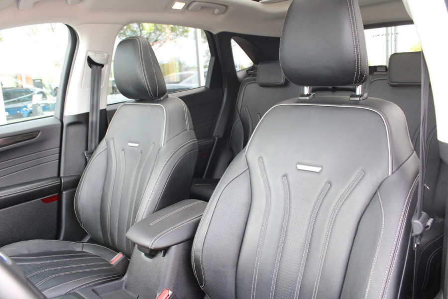 Ford Kuga 2.5 PHEV Vignale | Full Options! | Wegklapbare Trekhaak | Panorama Dak | Stoel + Stuurverwarming | Adaptive Cruise Control | BLIS |