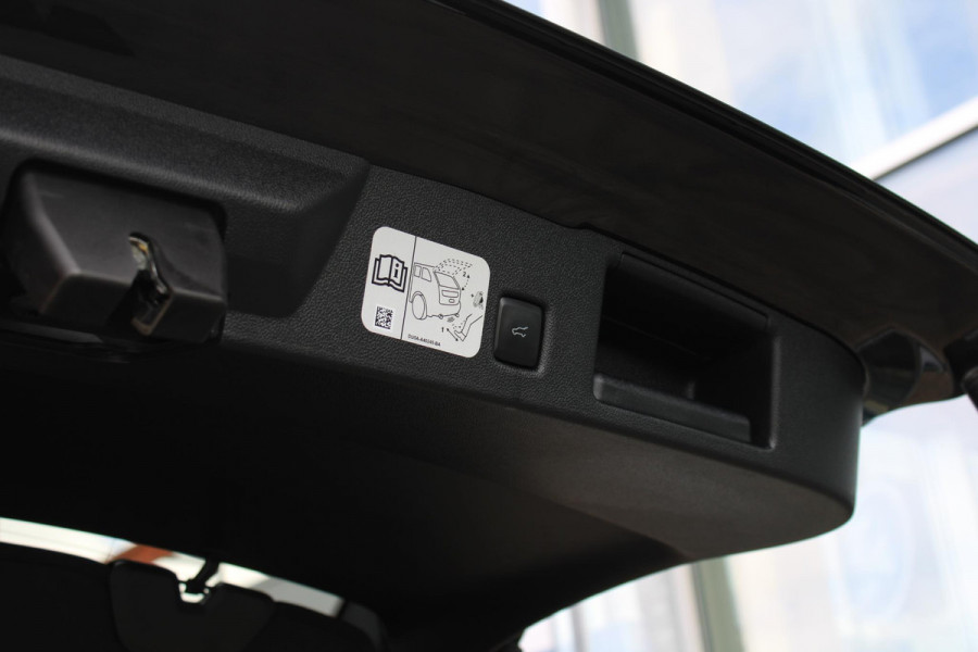 Ford Kuga 2.5 PHEV Vignale | Full Options! | Wegklapbare Trekhaak | Panorama Dak | Stoel + Stuurverwarming | Adaptive Cruise Control | BLIS |