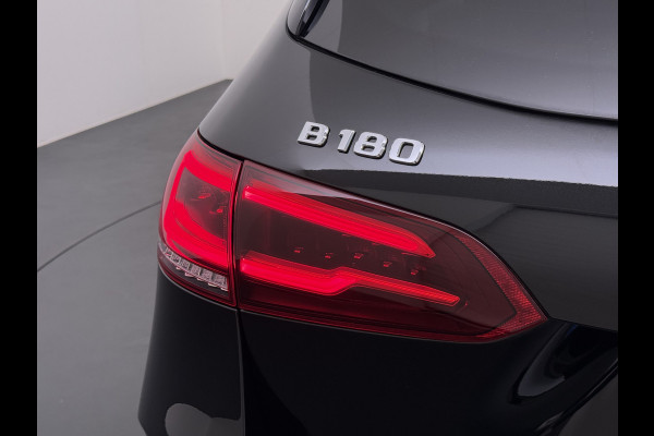Mercedes-Benz B-Klasse 180 AMG line | Pano Memory Multibeam Keyless