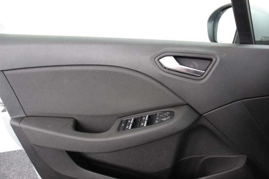 Renault Clio 1.0 TCe 100pk Experience Navigatie Climate control Led Parkeer sensoren DAB Cruise Control