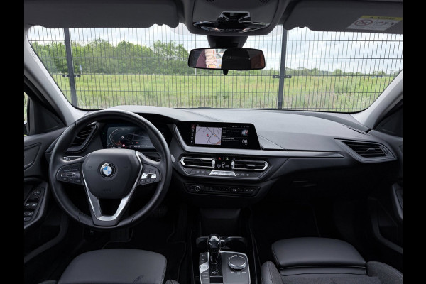 BMW 1-serie 118i Executive Edition | 1ste eigenaar | PDC | Carplay |