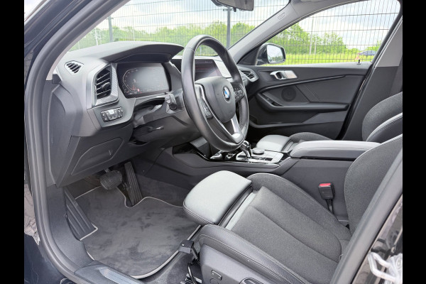 BMW 1-serie 118i Executive Edition | 1ste eigenaar | PDC | Carplay |