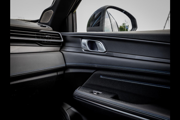 Lynk & Co 01 1.5 Plug-In Hybrid 262pk BLACKED OUT | Trekhaak | Zwarte hemel