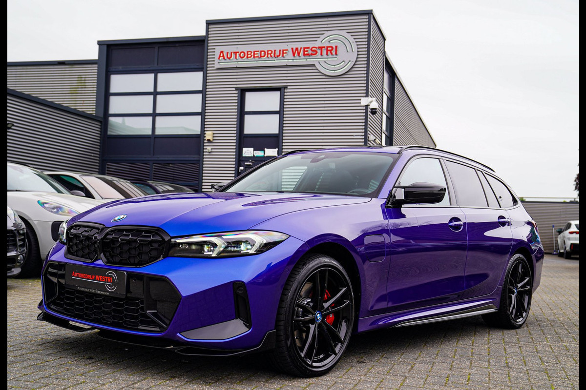 BMW 3 Serie Touring 330e xDrive M-pakket | Panorama | HuD | Sfeerverlichting | BMW LED | Camera | Portimao blau metallic |