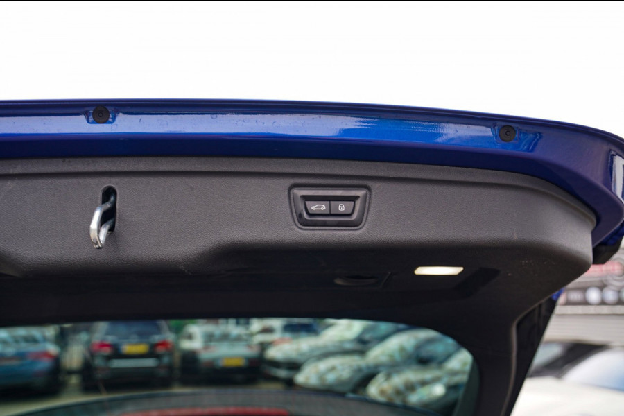 BMW 3 Serie Touring 330e xDrive M-pakket | Panorama | HuD | Sfeerverlichting | BMW LED | Camera | Portimao blau metallic |