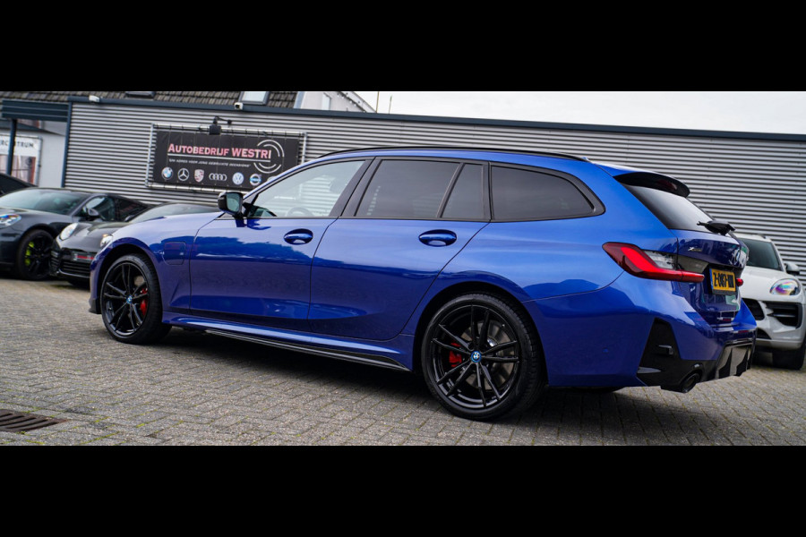 BMW 3 Serie Touring 330e xDrive M-pakket | Panorama | HuD | Sfeerverlichting | BMW LED | Camera | Portimao blau metallic |