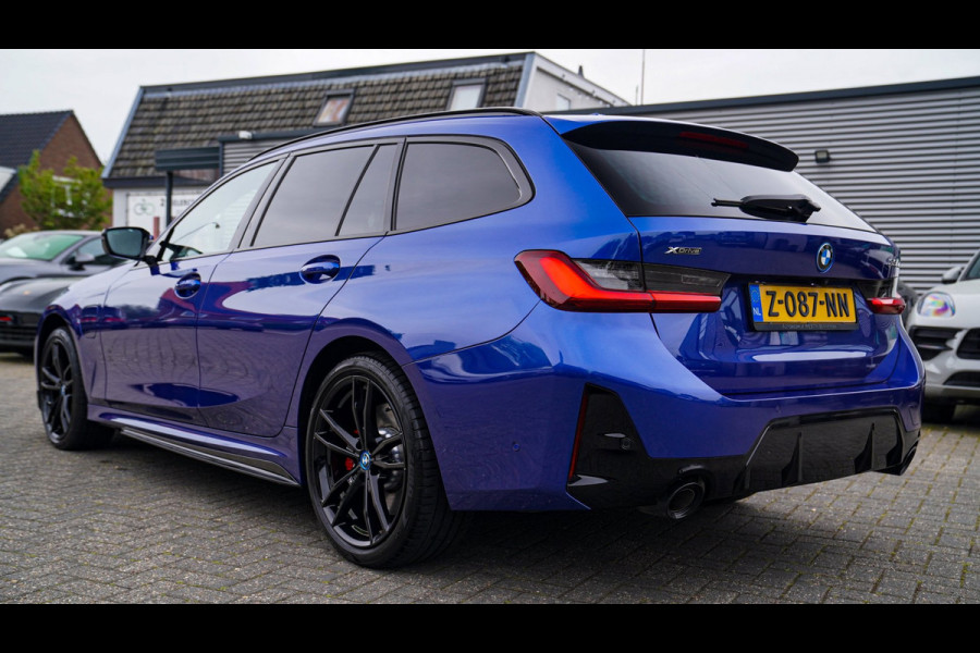 BMW 3 Serie Touring 330e xDrive M-pakket | Panorama | HuD | Sfeerverlichting | BMW LED | Camera | Portimao blau metallic |