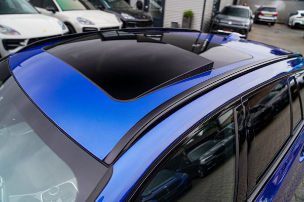 BMW 3 Serie Touring 330e xDrive M-pakket | Panorama | HuD | Sfeerverlichting | BMW LED | Camera | Portimao blau metallic |