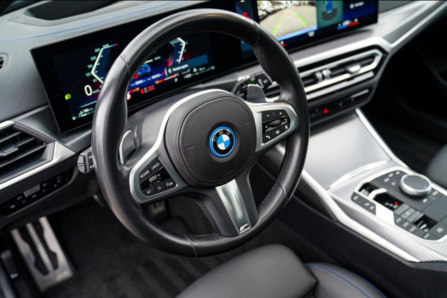 BMW 3 Serie Touring 330e xDrive M-pakket | Panorama | HuD | Sfeerverlichting | BMW LED | Camera | Portimao blau metallic |